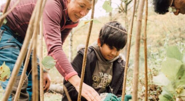 Op de Natuurwerkdag kan jong en oud de natuur een handje helpen (foto: natuurwerkdag.nl)